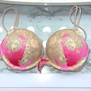 Victoria’s Secret very sexy plunge/ plongeant/ bombshell